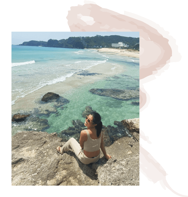 イメージ：海を眺める女性